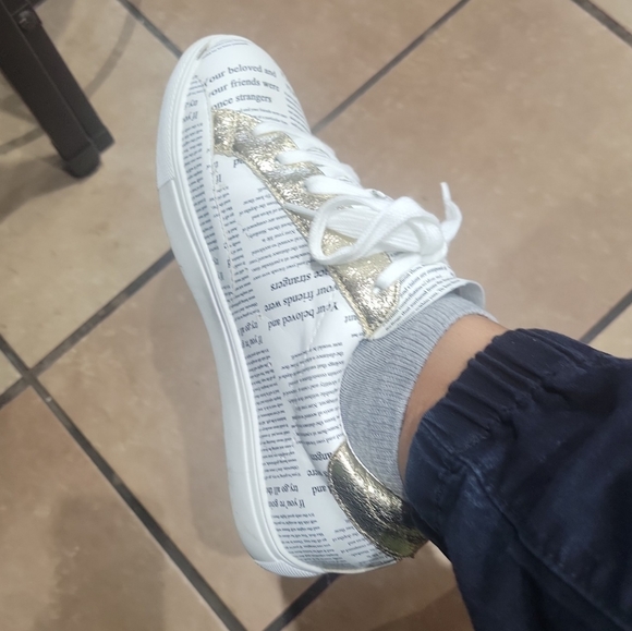 Newspaper Star Fashion Sneakers - Picture 3 of 6